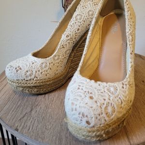 Lace wedges!!